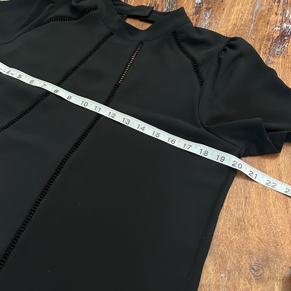 EUC Sienna Sky Black Perforated Work Blouse Short Sleeve Womens Medium - Picture 6 of 9